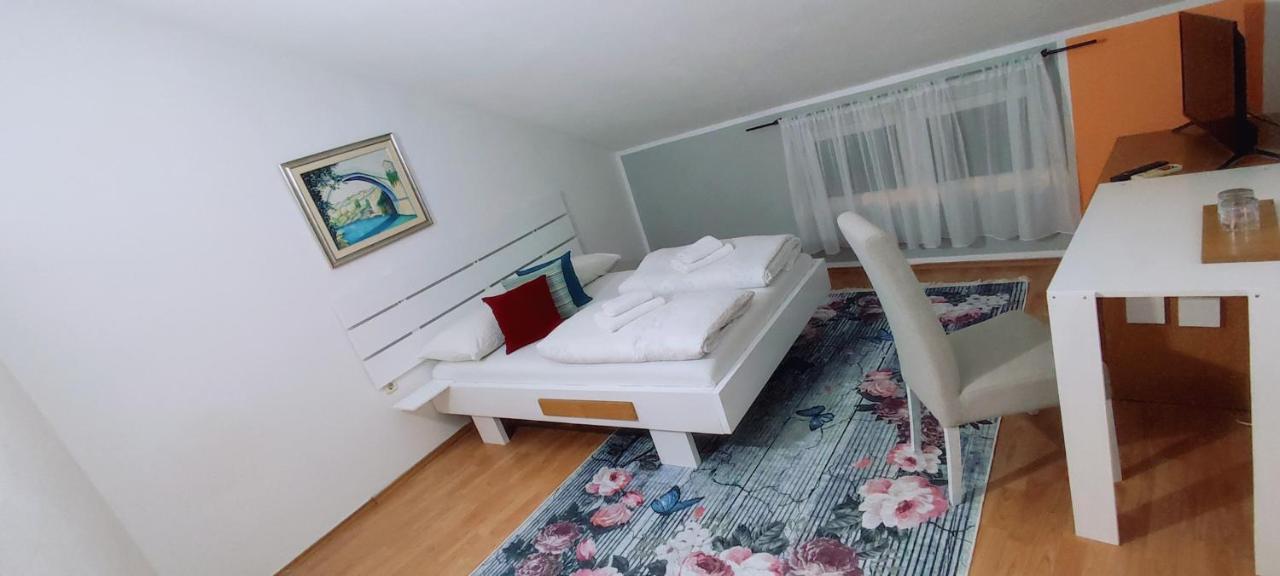 Villa Monera Apartments & Rooms & Free Garage โมสตาร์ ภายนอก รูปภาพ